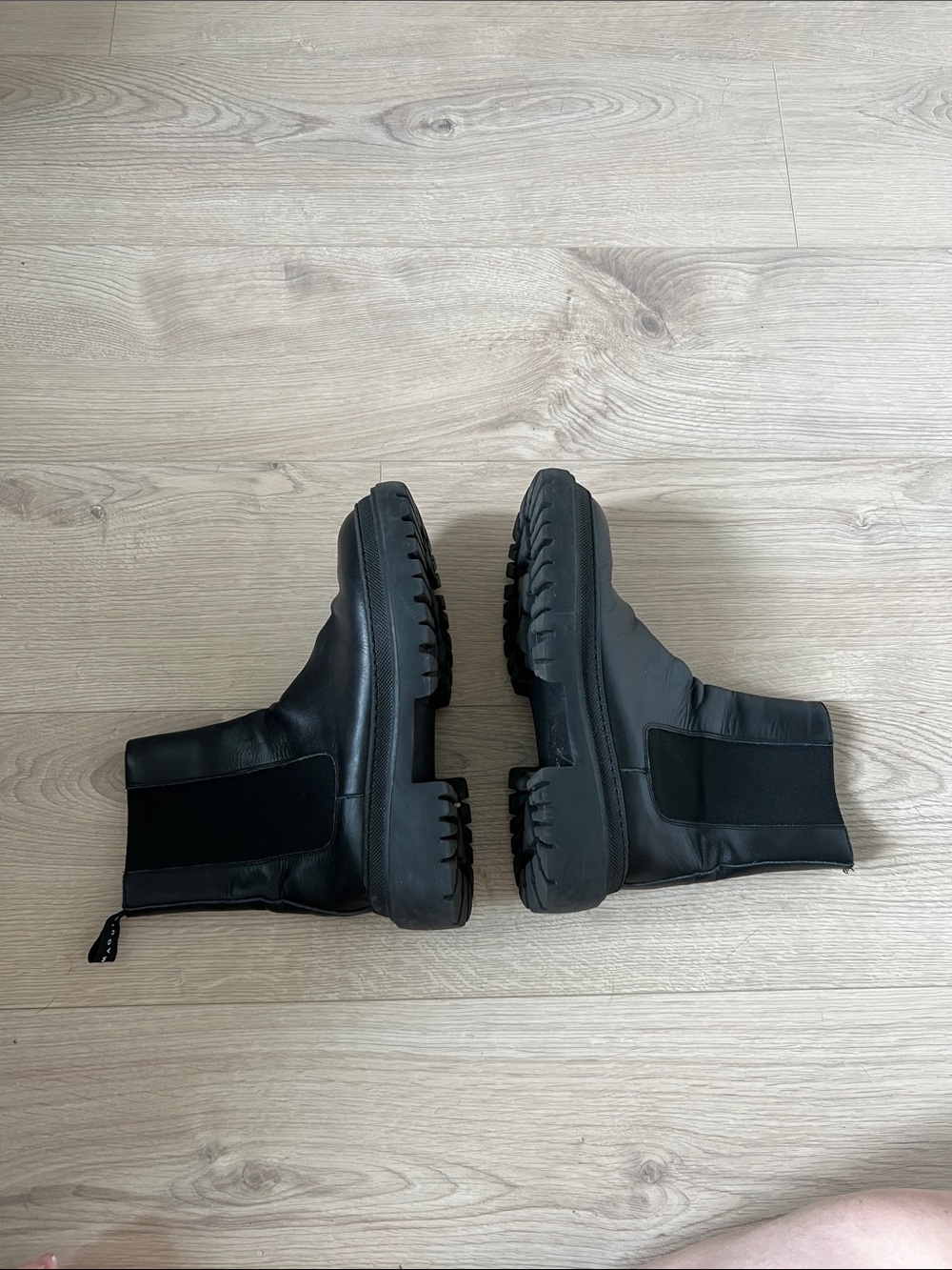 Women's Black Heeled Chelsea Boots - Classic Slip-On Style - Picture 2 of 6